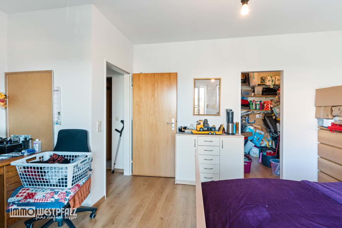 Schlafzimmer mit Abstellraum