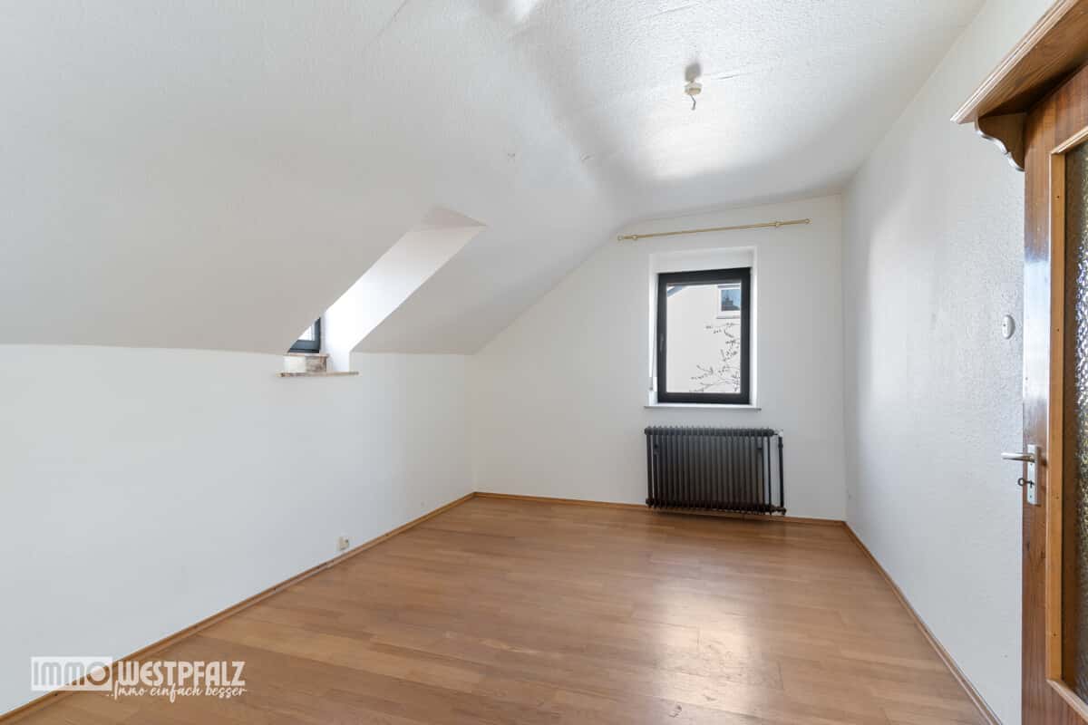 Schlafzimmer 3/3 OG