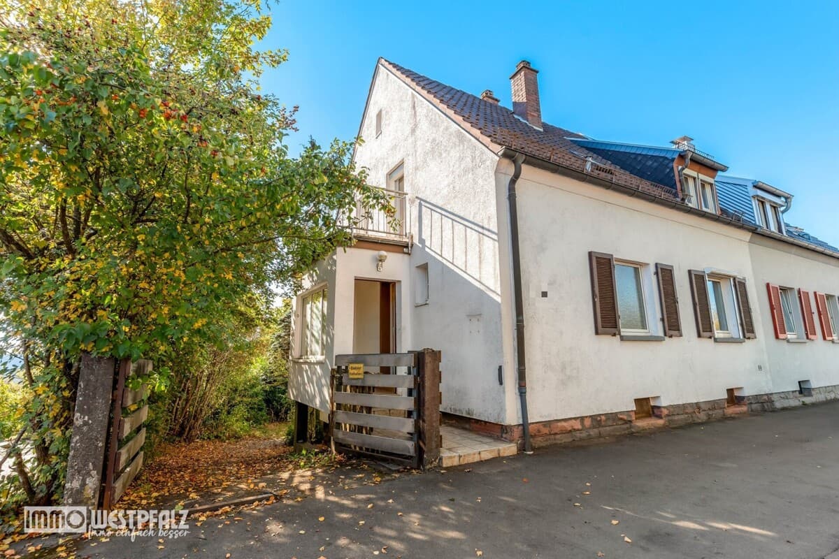 Einfamilienhaus mit Garten, Balkonen und Fernblick – Platz für Ihre Wohnideen — Vorschaubild