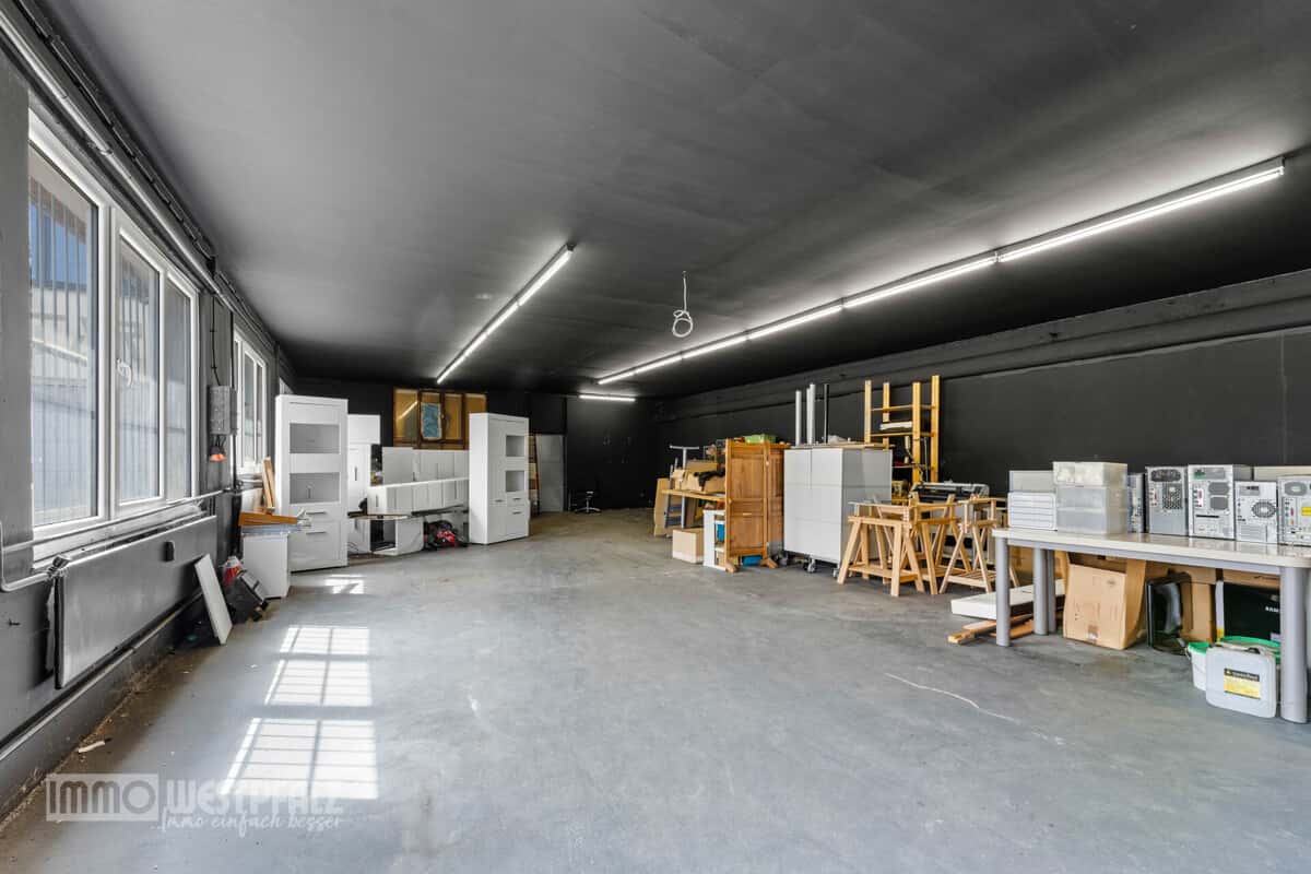 Lagerhalle 1 von 3