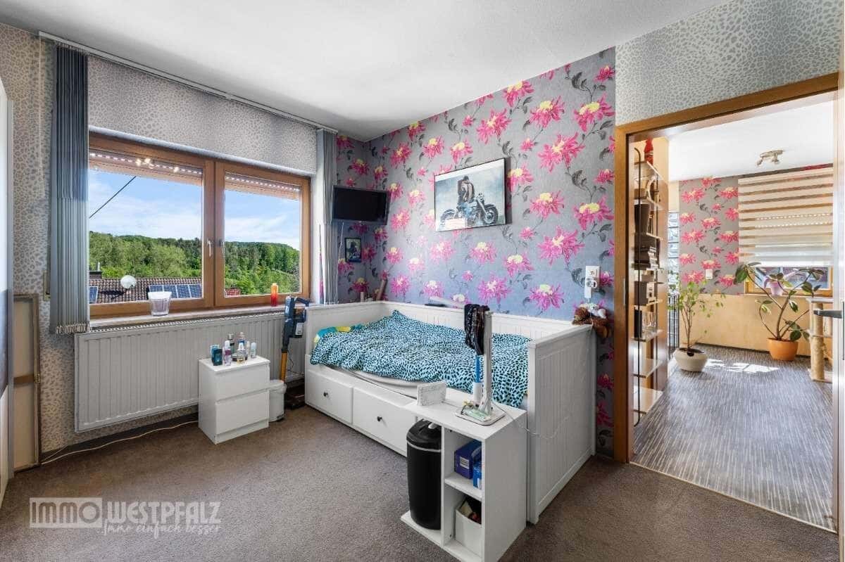 Schlafzimmer 1 von 3 OG