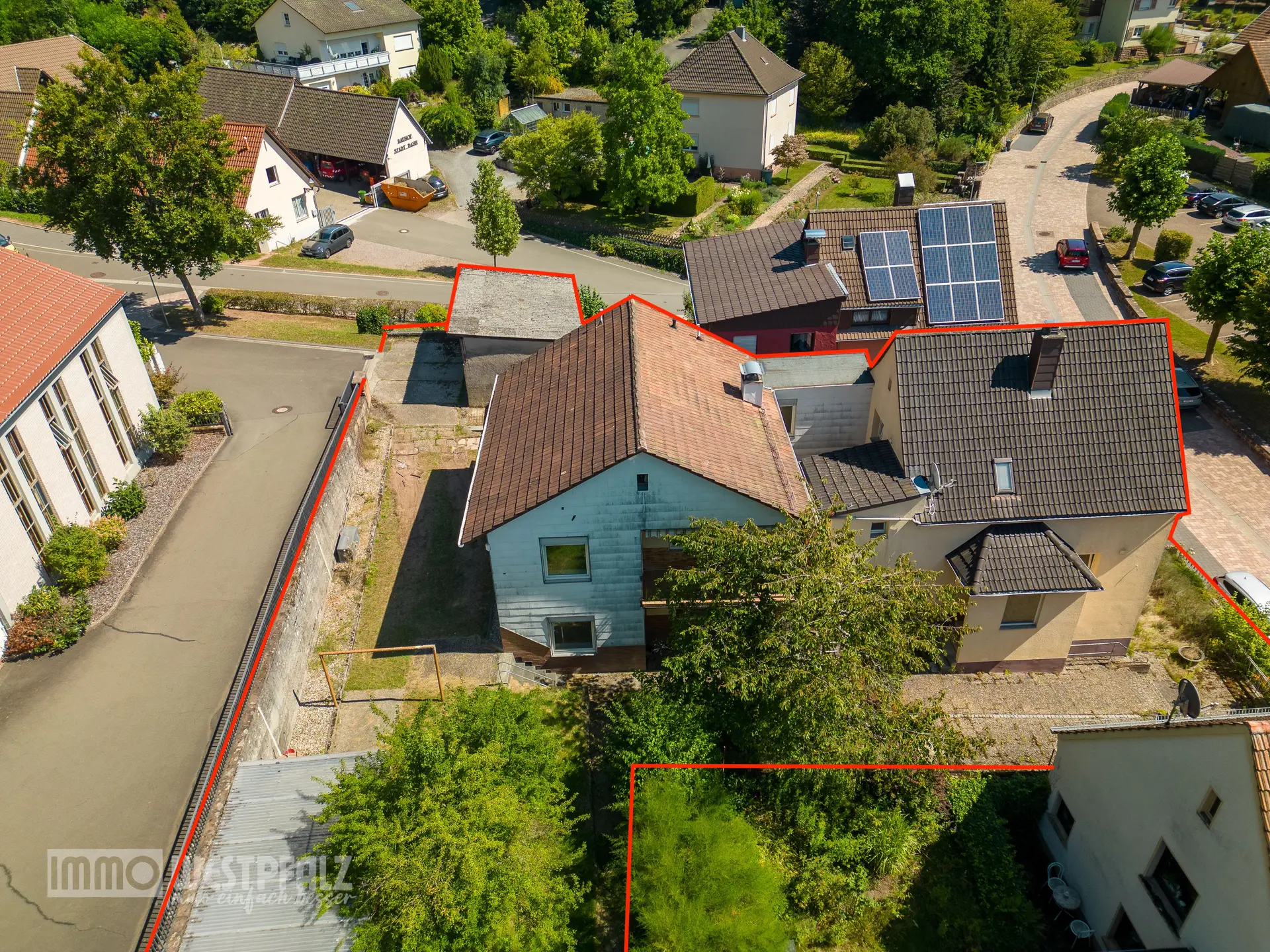 Titelbild der Referenz Gleich zwei Häuser in Dahn – ruhige Lage mit großem Garten